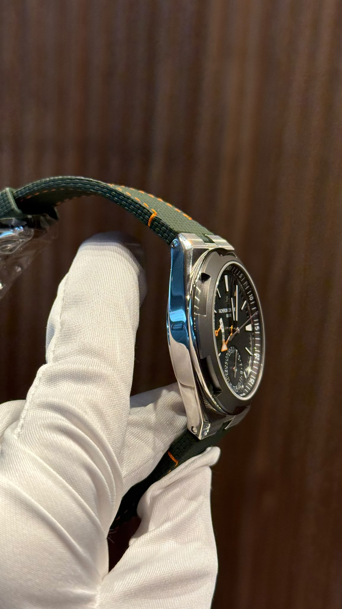 Vacheron Constantin Overseas Dual Time Cardinal Points - West - 41 MM - Titanium - Green Dial - 7930V/210T-H075