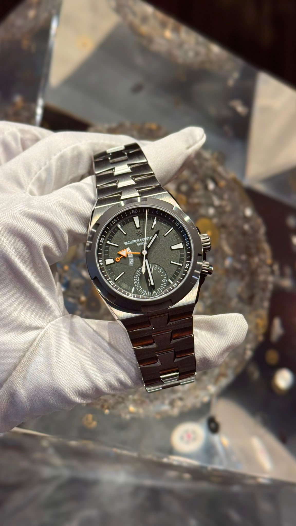 Vacheron Constantin Overseas Dual Time Cardinal Points - West - 41 MM - Titanium - Green Dial - 7930V/210T-H075