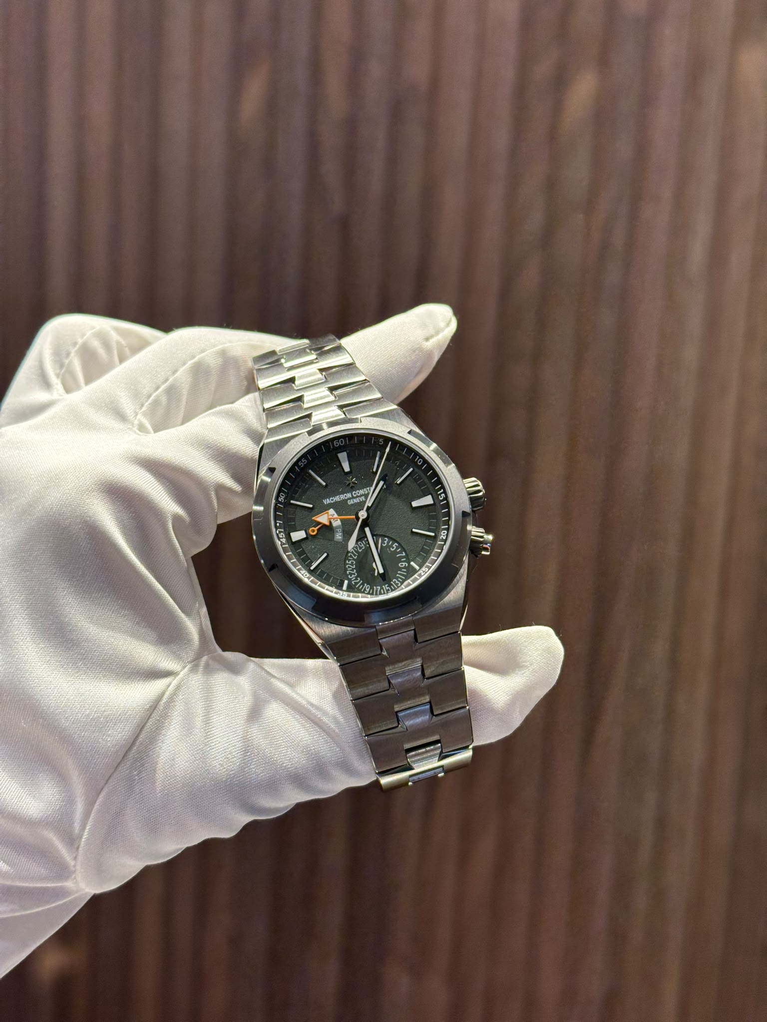Vacheron Constantin Overseas Dual Time Cardinal Points - West - 41 MM - Titanium - Green Dial - 7930V/210T-H075