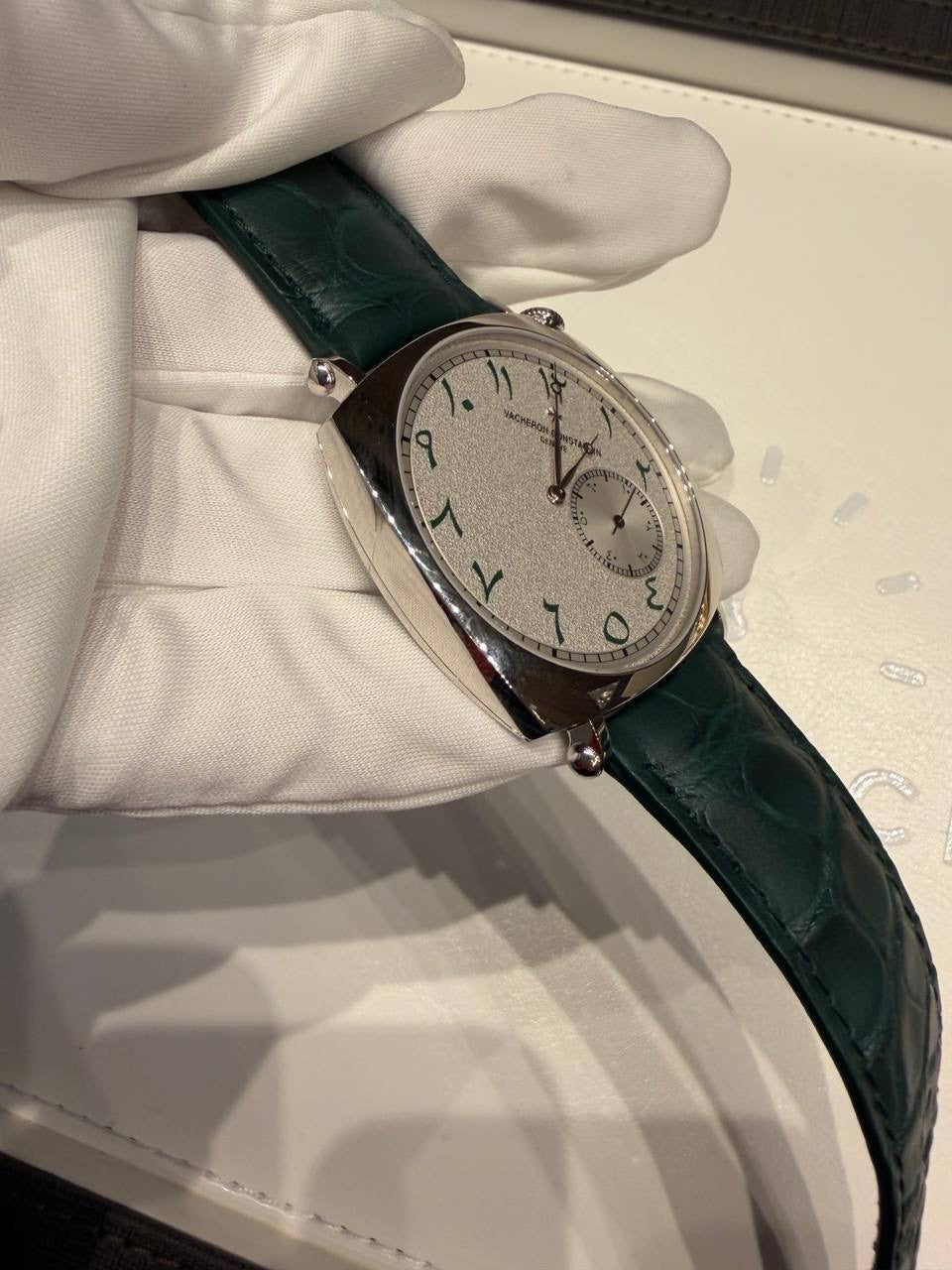 Vacheron Constantin Historiques American 1921 - 40 MM - Platinum - Silver Dial - Eastern Arabic Numerals - 82035/000P-H063