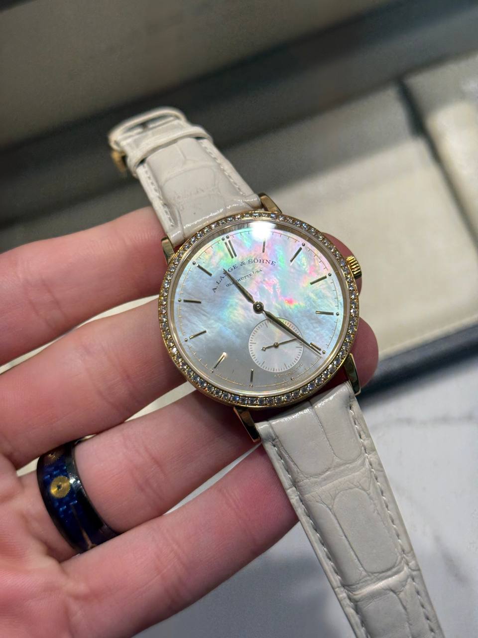 A. Lange & Söhne Saxonia Automatic - 18K Yellow Gold - 37 mm - Mother-of-Pearl Dial - Ref. 840.021