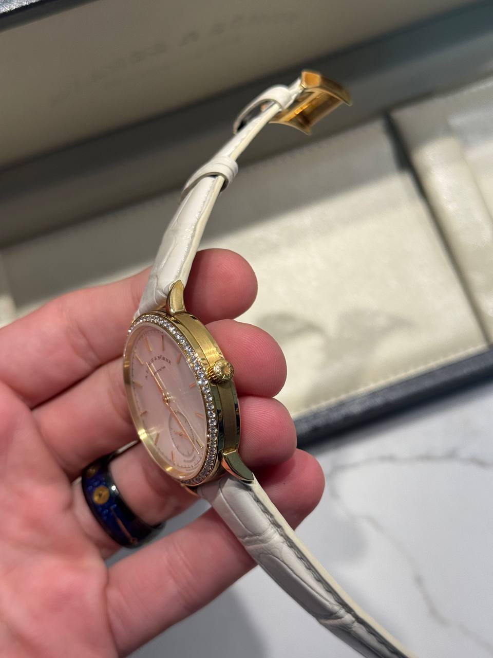 A. Lange & Söhne Saxonia Automatic - 18K Yellow Gold - 37 mm - Mother-of-Pearl Dial - Ref. 840.021