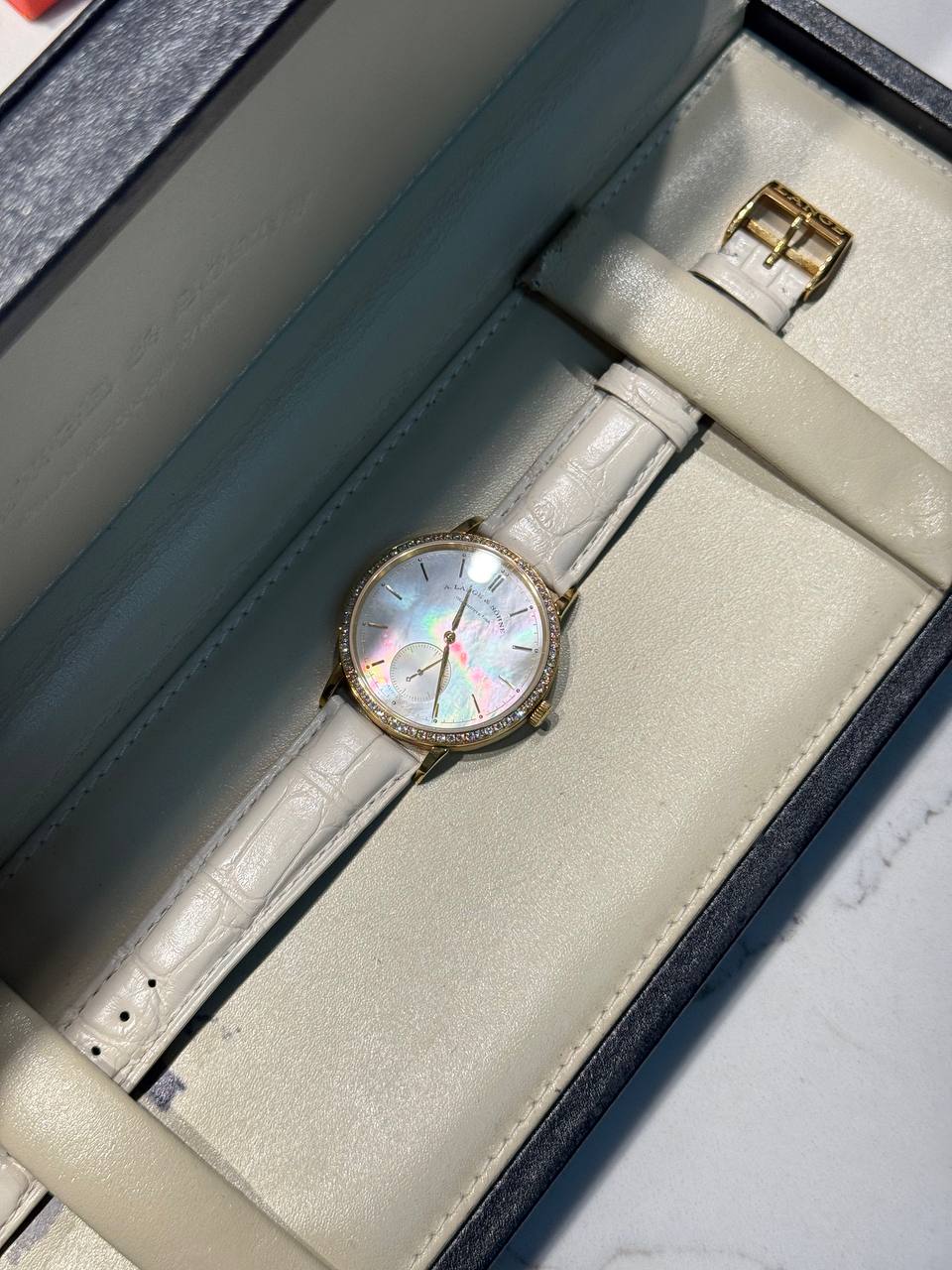 A. Lange & Söhne Saxonia Automatic - 18K Yellow Gold - 37 mm - Mother-of-Pearl Dial - Ref. 840.021