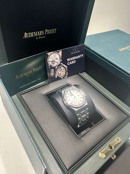 Audemars Piguet - Royal Oak - 33 MM - Steel - 67651ST.ZZ.1261ST.01