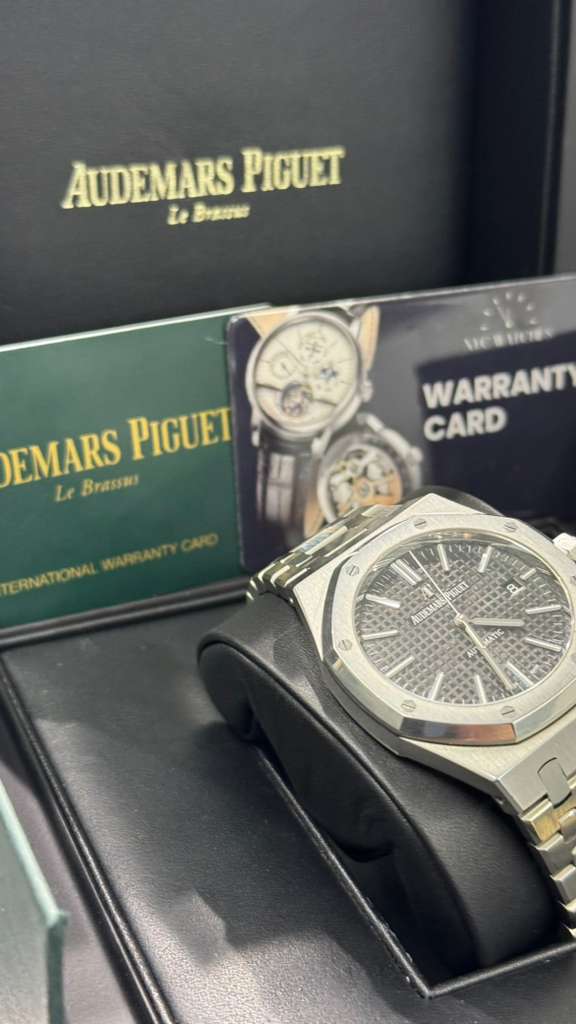 Audemars Piguet - Royal Oak - 41 MM - Steel - 15400ST.OO.1220ST.01
