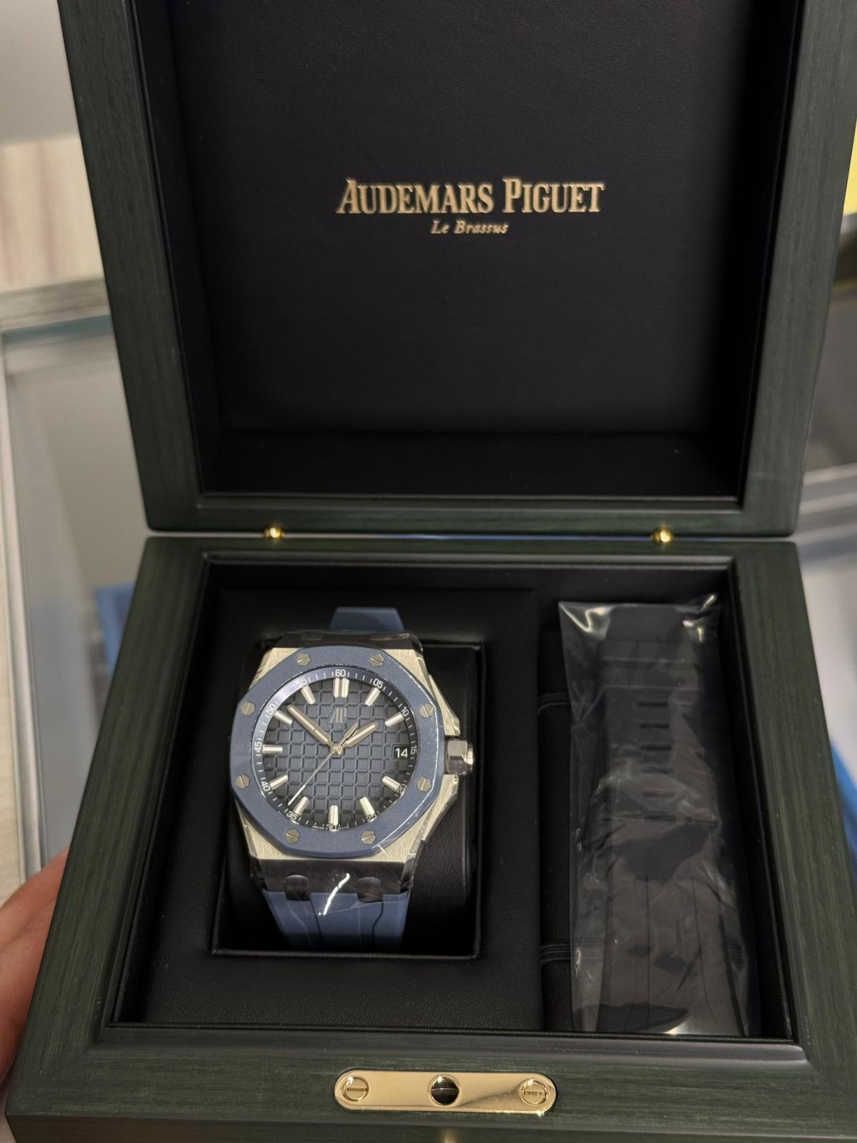Audemars Piguet Royal Oak - 43 MM - Stainless Steel - Blue Dial - 15605SK.OO.A350CA.01
