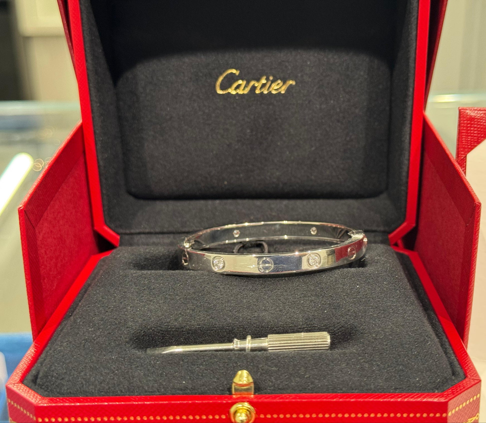 Cartier Love Bracelet - White Gold - 4 Diamonds - B6035817