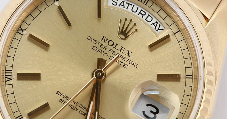 Rolex Day-Date - 36 MM - Yellow Gold - Fluted Bezel - Champagne Dial - 18208 FICH