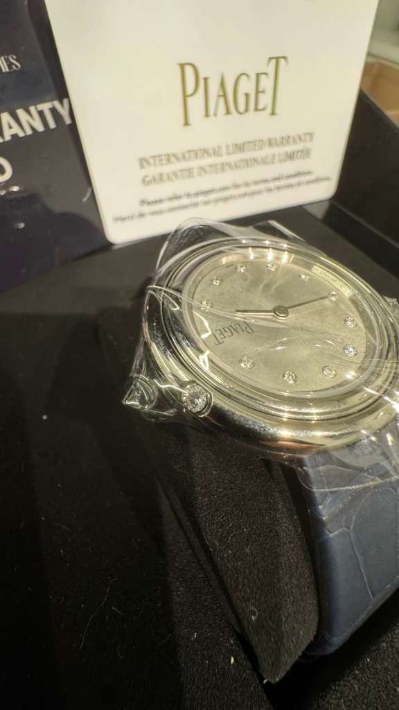 Piaget Possession - Stainless Steel 34 MM - Blue Leather Strap - Silvered Dial - G0A47090