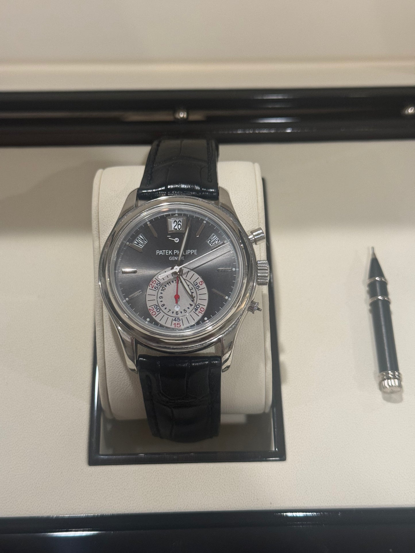 Patek Philippe - Annual Calendar Chronograph - 40.5 MM - Platinum - Grey Dial - 5960P