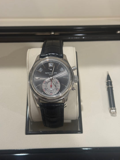 Patek Philippe - Annual Calendar Chronograph - 40.5 MM - Platinum - Grey Dial - 5960P