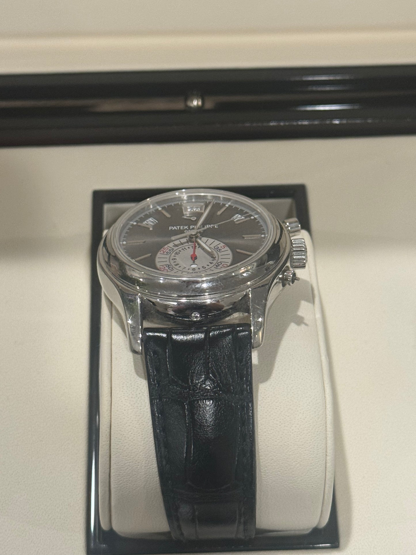 Patek Philippe - Annual Calendar Chronograph - 40.5 MM - Platinum - Grey Dial - 5960P