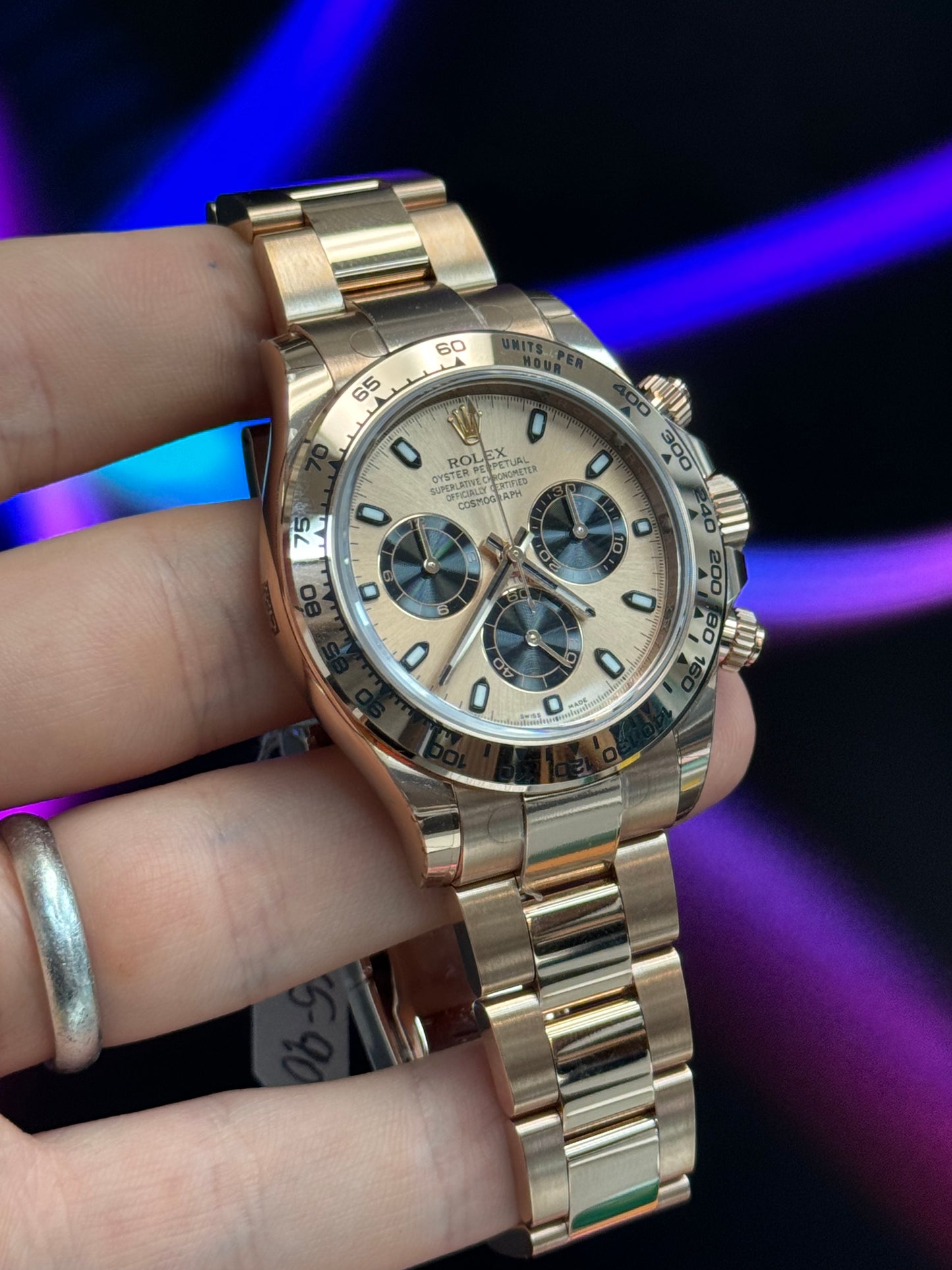 Rolex Cosmograph Daytona - 40 MM - Rose Gold - 116505-0009