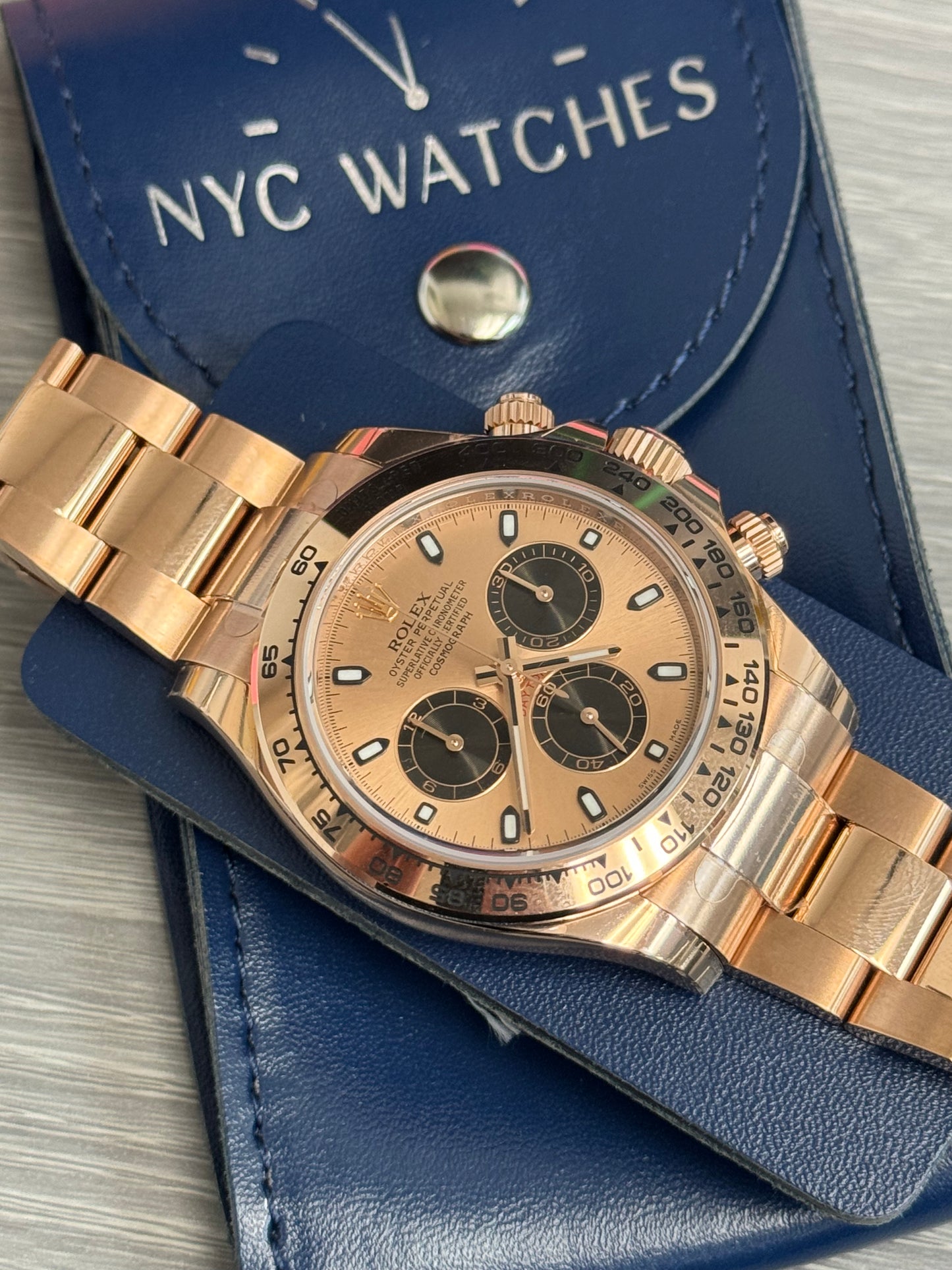 Rolex Cosmograph Daytona - 40 MM - Rose Gold - 116505-0009