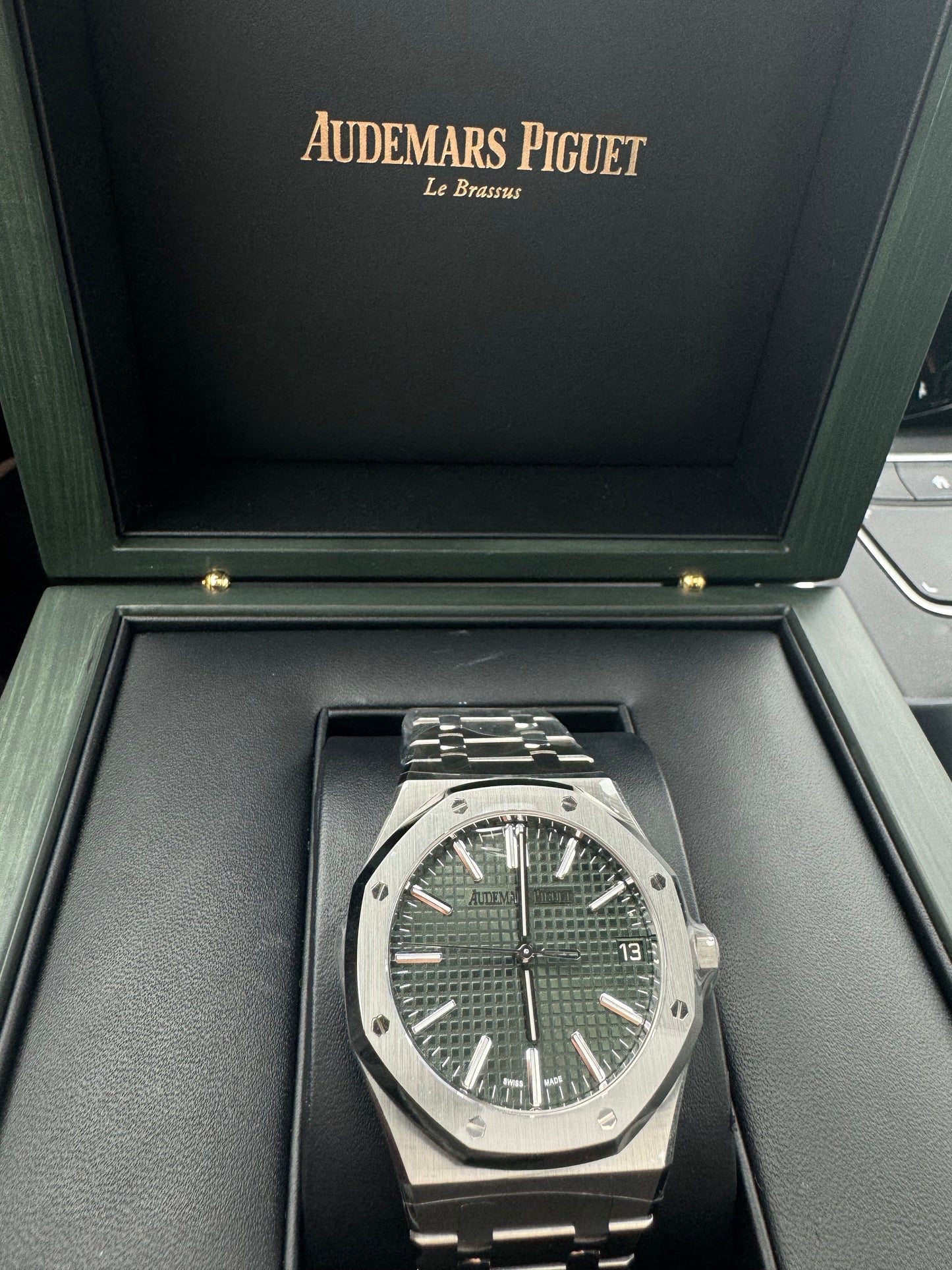 Audemars Piguet - Royal Oak - 41 MM - Steel - 15510ST.OO.1320ST.04