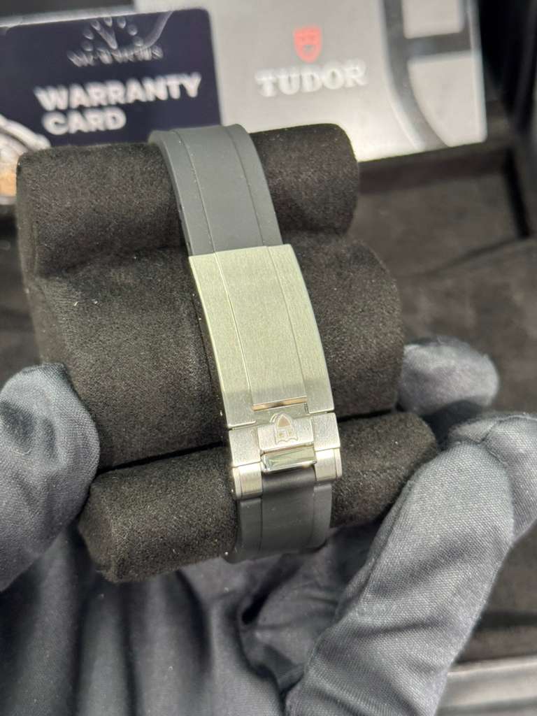 Tudor Black Bay 54 - 37 MM - Steel - Black Dial - M79000N-0002