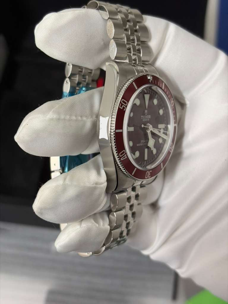 Tudor Black Bay 58 - 39 MM - Stainless Steel - Burgundy Dial - Stainless Steel Bracelet - M7939A1A0RU-0001