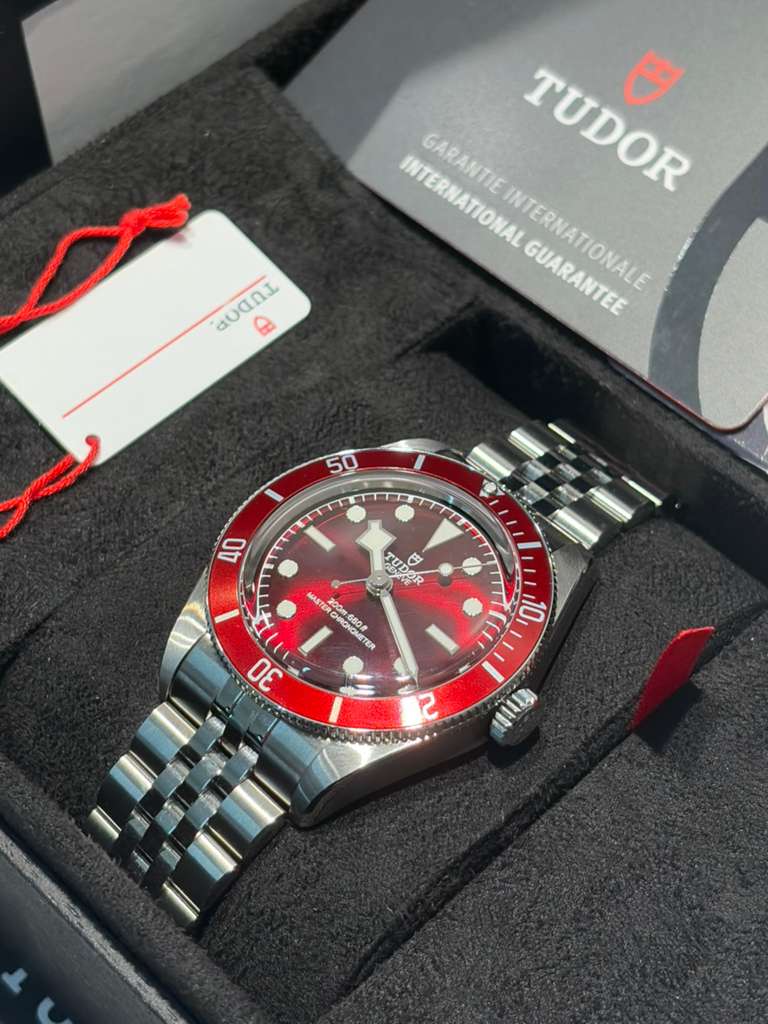 Tudor Black Bay 58 - 39 MM - Stainless Steel - Burgundy Dial - Stainless Steel Bracelet - M7939A1A0RU-0001