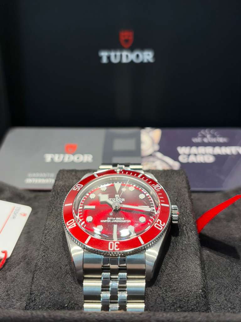 Tudor Black Bay 58 - 39 MM - Stainless Steel - Burgundy Dial - Stainless Steel Bracelet - M7939A1A0RU-0001