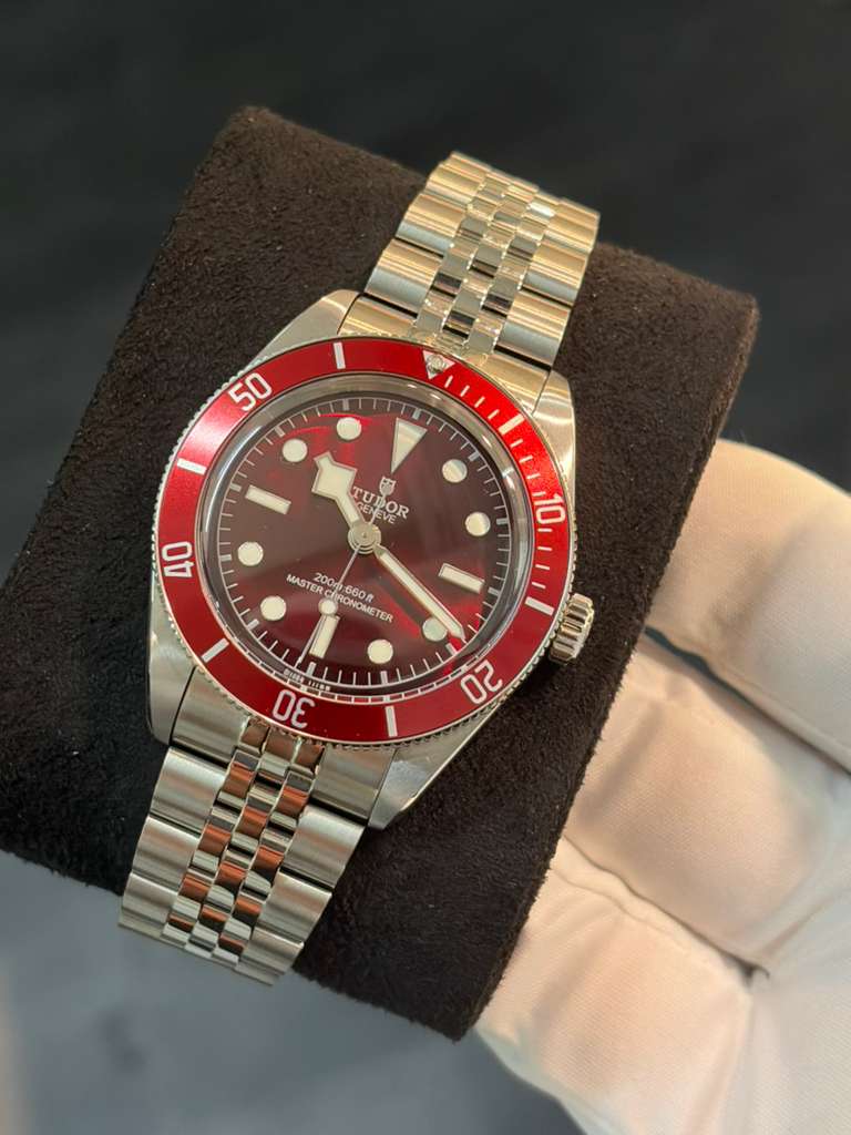 Tudor Black Bay 58 - 39 MM - Stainless Steel - Burgundy Dial - Stainless Steel Bracelet - M7939A1A0RU-0001