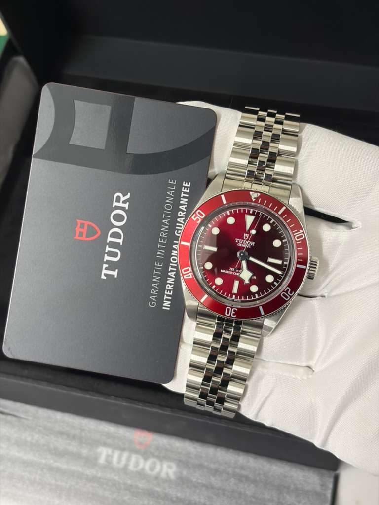 Tudor Black Bay 58 - 39 MM - Stainless Steel - Burgundy Dial - Stainless Steel Bracelet - M7939A1A0RU-0001