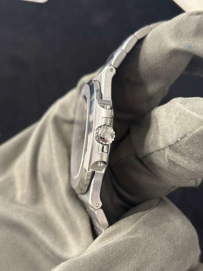 Patek Philippe Nautilus 40 MM - Steel - 5711/1A-010