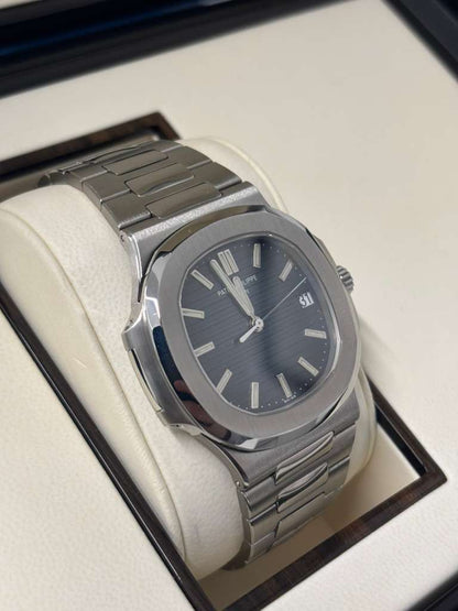 Patek Philippe Nautilus 40 MM - Steel - 5711/1A-010