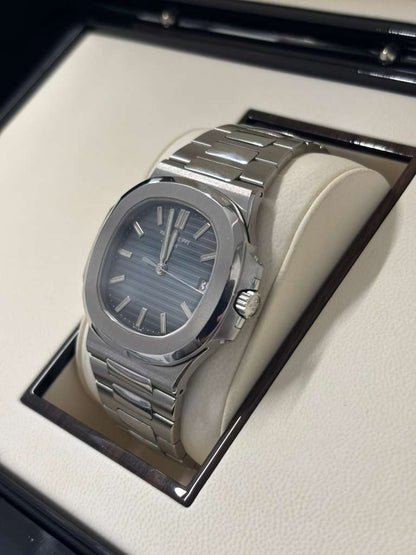 Patek Philippe Nautilus 40 MM - Steel - 5711/1A-010