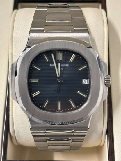 Patek Philippe Nautilus 40 MM - Steel - 5711/1A-010