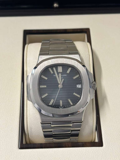 Patek Philippe Nautilus 40 MM - Steel - 5711/1A-010