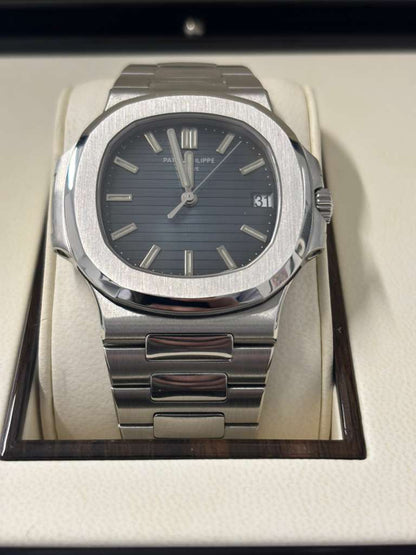 Patek Philippe Nautilus 40 MM - Steel - 5711/1A-010