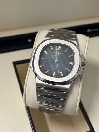 Patek Philippe Nautilus 40 MM - Steel - 5711/1A-010