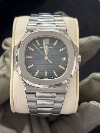 Patek Philippe Nautilus 40 MM - Steel - 5711/1A-010