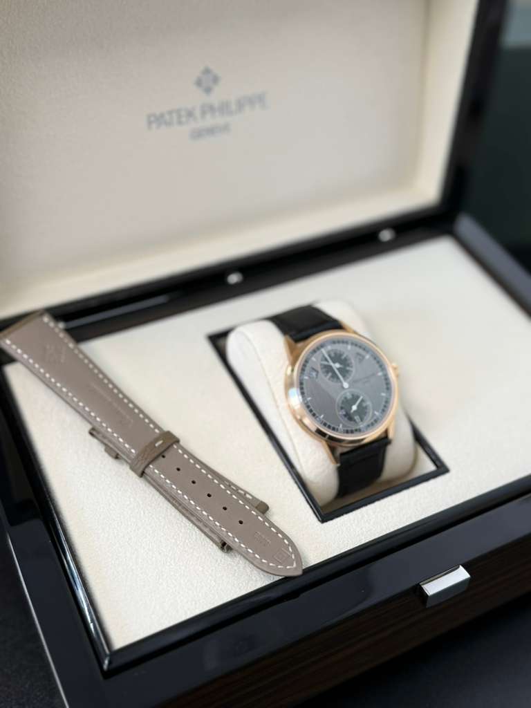 Patek Philippe Complications - 40.5 MM - Rose Gold - 5235/50R-001