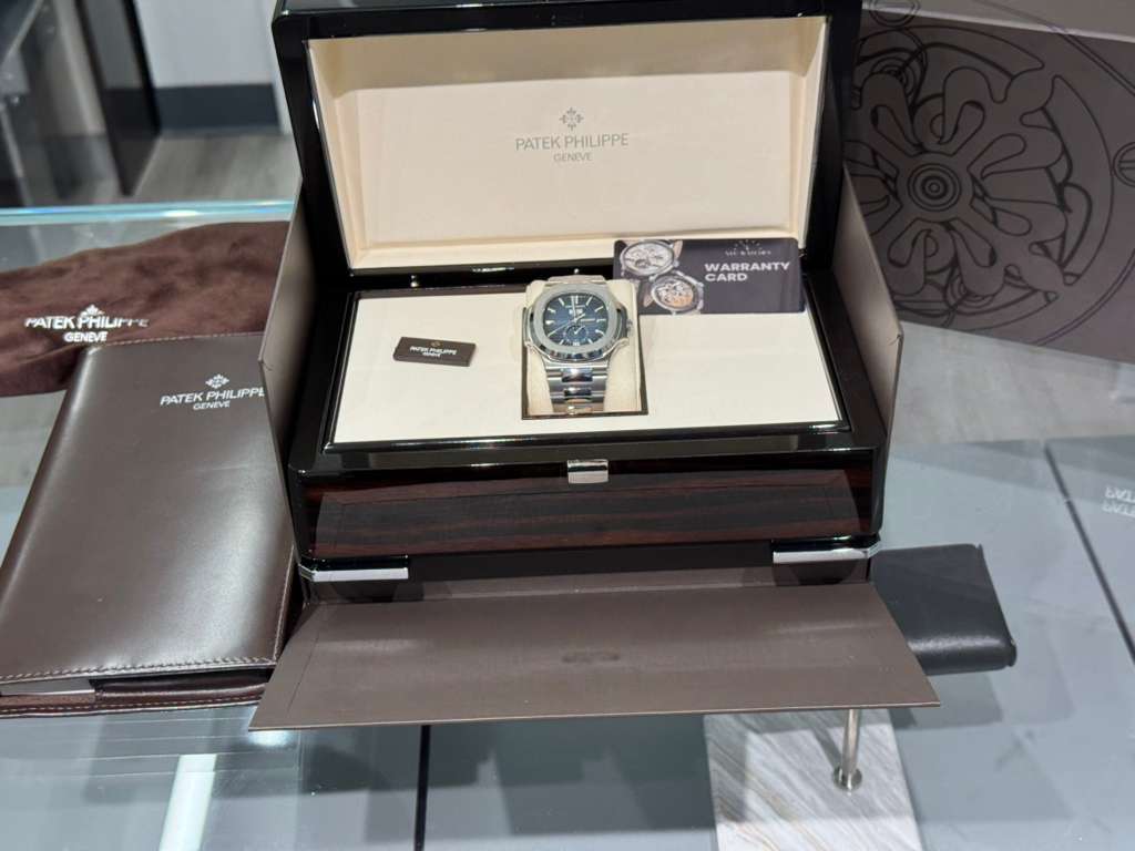 Patek Philippe Nautilus - 40.5 MM - Steel - 5726/1A-014