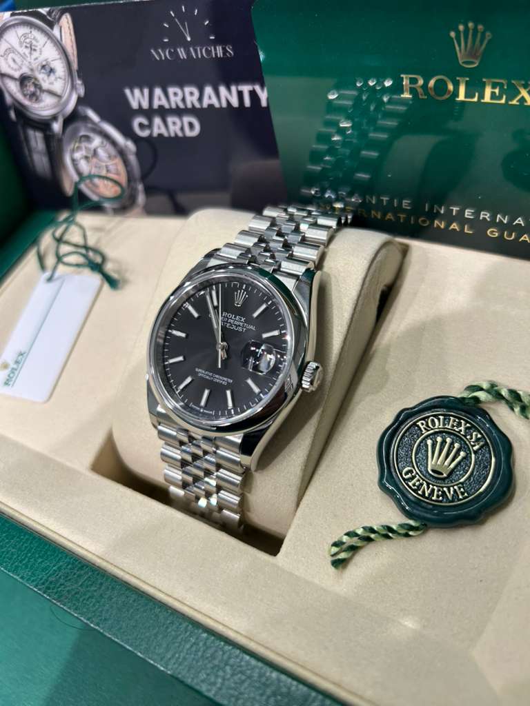 Rolex Stainless Steel Datejust - 36 MM - Jubilee Bracelet - Domed Bezel - Black Dial - 126200 bkij