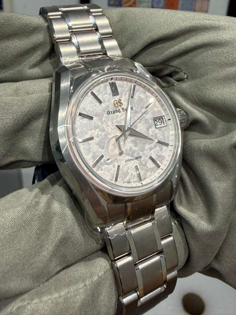 Grand Seiko - Heritage - 40 MM - Titanium - Pale Pink Dial - SBGA413
