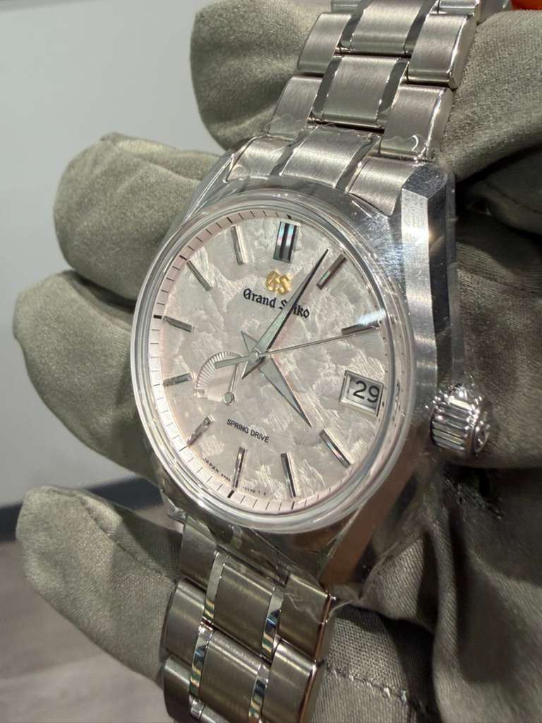 Grand Seiko - Heritage - 40 MM - Titanium - Pale Pink Dial - SBGA413
