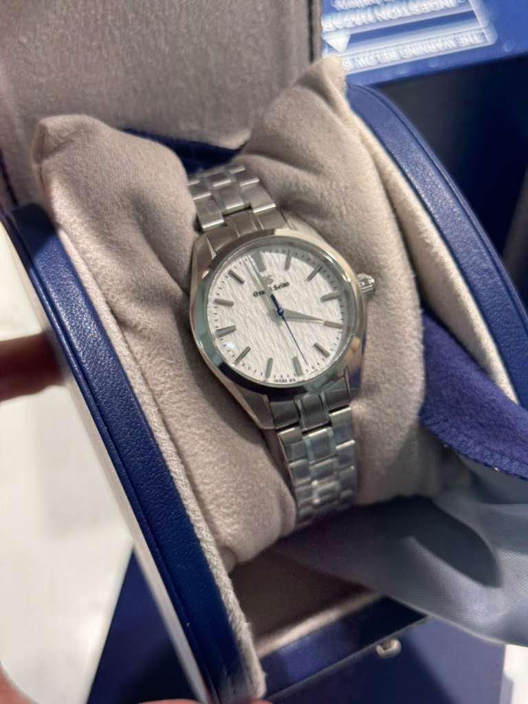 Grand Seiko - Heritage - 33 MM - Stainless Steel - Silver White "Snowflake" Dial - SBGX359