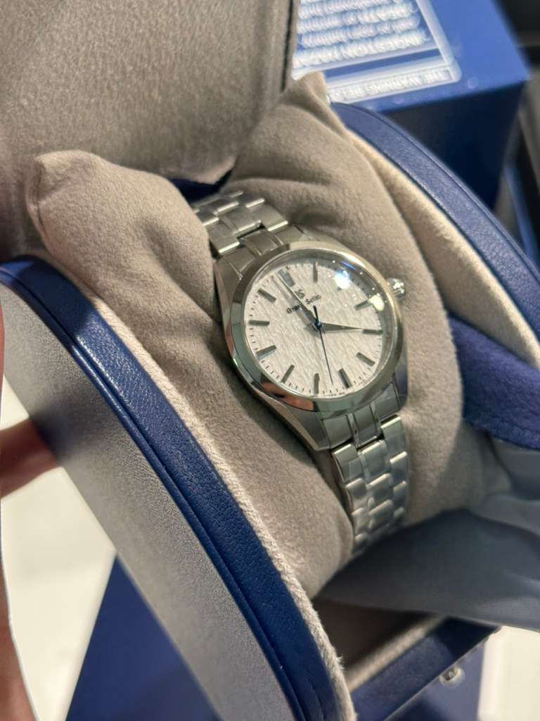 Grand Seiko - Heritage - 33 MM - Stainless Steel - Silver White "Snowflake" Dial - SBGX359