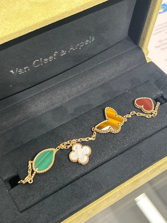 Van Cleef & Arpels Lucky Alhambra Bracelet - 18k Yellow Gold - 4 Motifs - VCARD79600