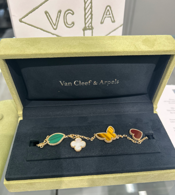 Van Cleef & Arpels Lucky Alhambra Bracelet - 18k Yellow Gold - 4 Motifs - VCARD79600