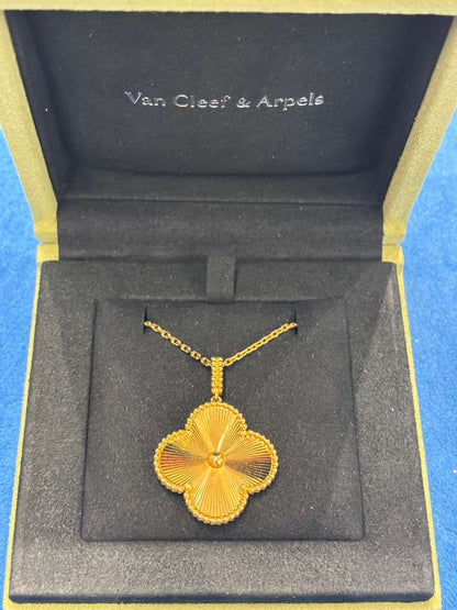 Van Cleef & Arpels Vintage Alhambra Necklace - 18k Yellow Gold - Guilloché - 1 Motif - VCARP4KO00