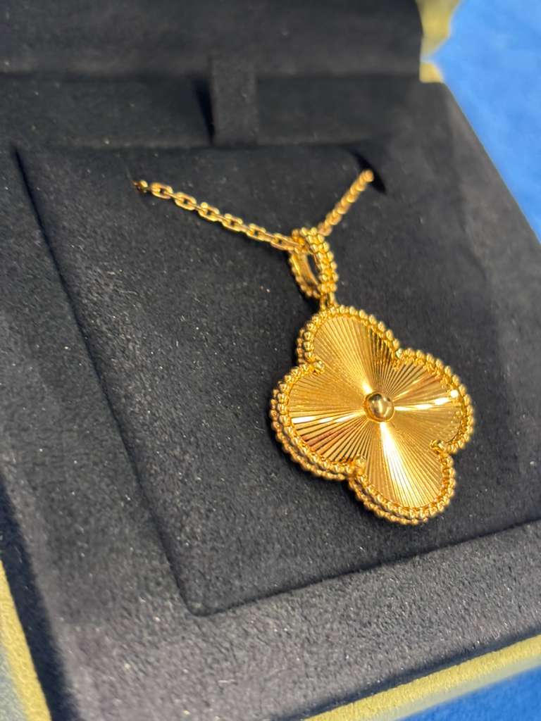 Van Cleef & Arpels Vintage Alhambra Necklace - 18k Yellow Gold - Guilloché - 1 Motif - VCARP4KO00