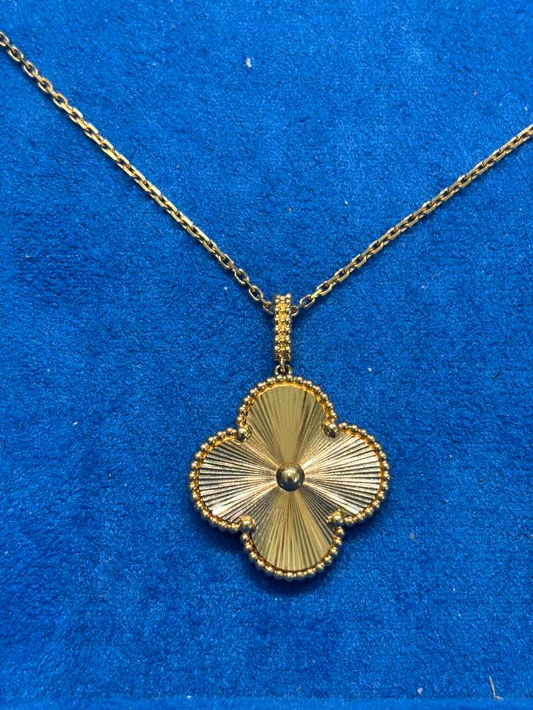 Van Cleef & Arpels Vintage Alhambra Necklace - 18k Yellow Gold - Guilloché - 1 Motif - VCARP4KO00