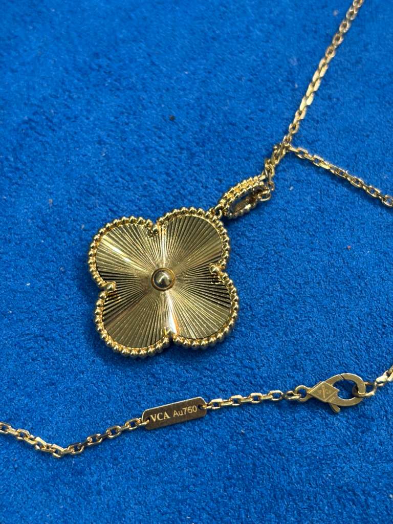Van Cleef & Arpels Vintage Alhambra Necklace - 18k Yellow Gold - Guilloché - 1 Motif - VCARP4KO00