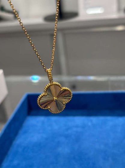 Van Cleef & Arpels Vintage Alhambra Necklace - 18k Yellow Gold - Guilloché - 1 Motif - VCARP4KO00