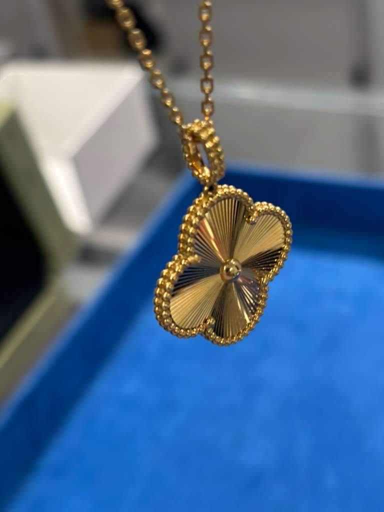 Van Cleef & Arpels Vintage Alhambra Necklace - 18k Yellow Gold - Guilloché - 1 Motif - VCARP4KO00