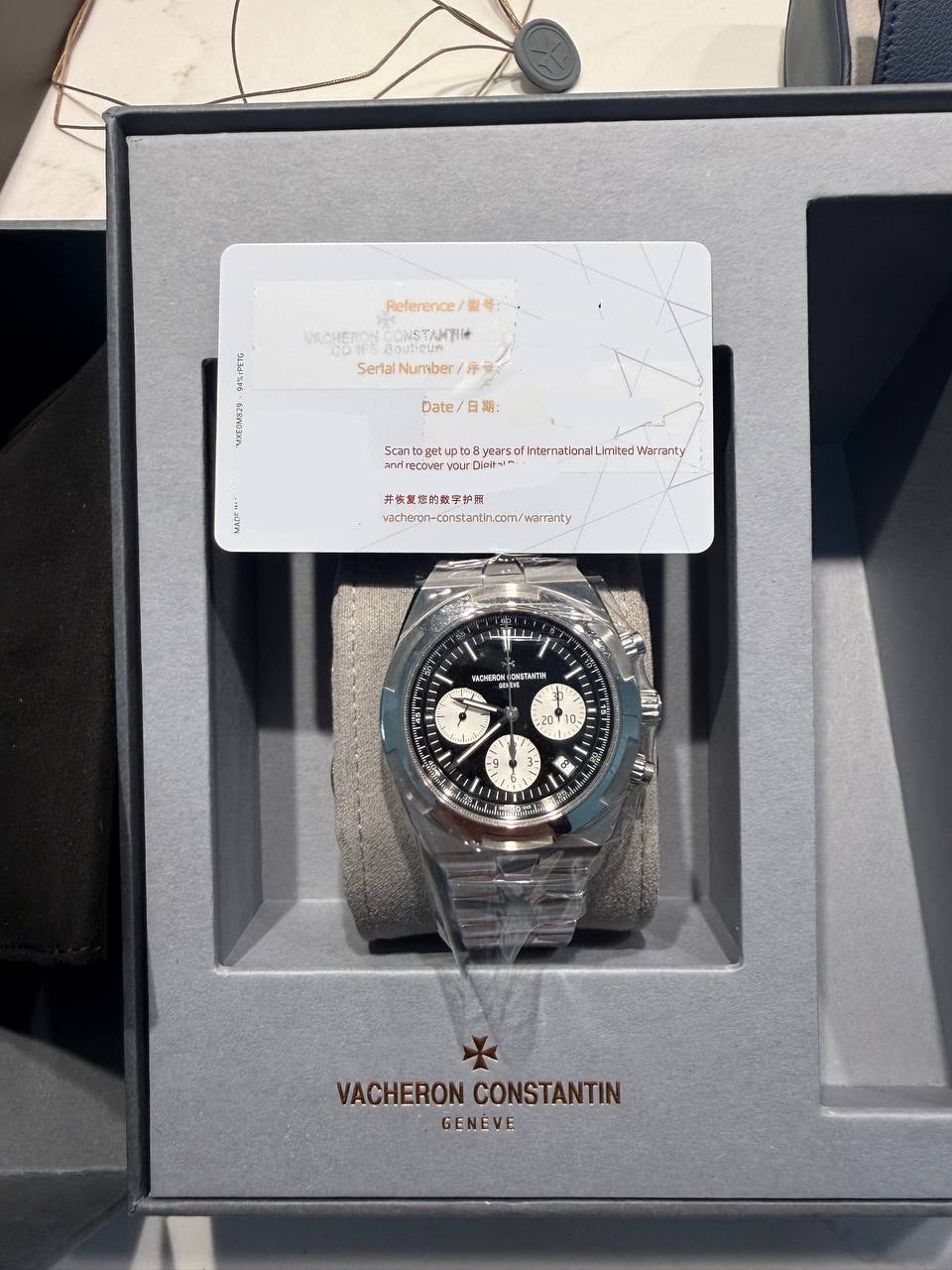 Vacheron Constantin Overseas Chronograph Stainless Steel 41 MM - Stainless Steel Bracelet - Black Dial - 5520V/210A-B481