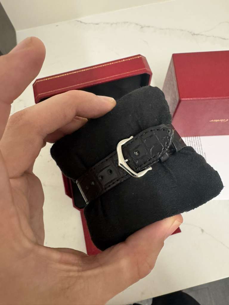 Cartier - Tank Must - Large Model - 33.7 MM x 25.5 MM - Stainless Steel - Black Lacquered Dial - Black Alligator Leather Strap - WSTA0108